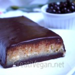Turrón de yogur griego vegano con cobertura de chocolate