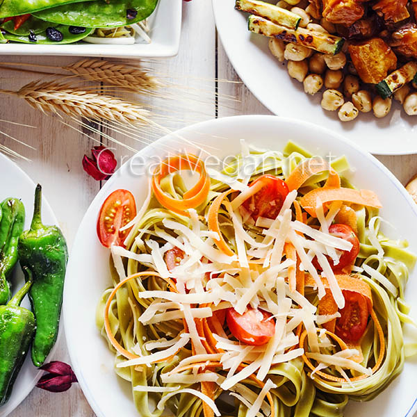 Plato de pasta con verduras - CreatiVegan.net