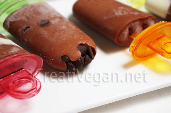 Polos de mousse de chocolate vegana