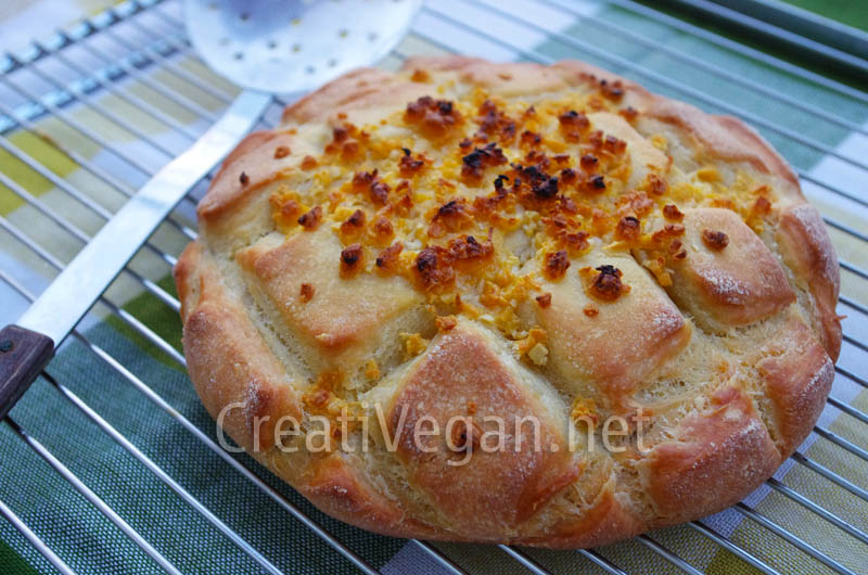 Pan con ajo y edam (vegano)