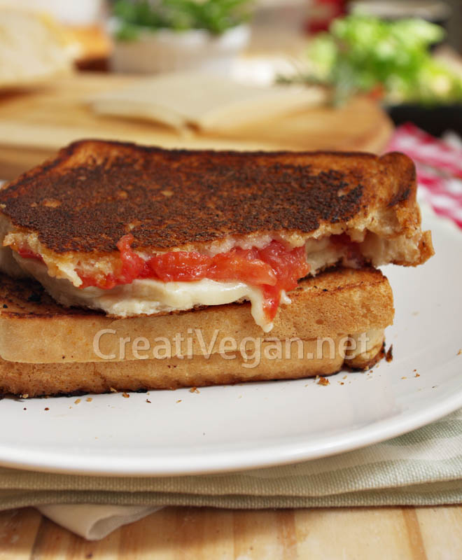 Sánwich con queso vegano en lonchas