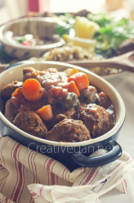 Guiso con falafel de urad dal