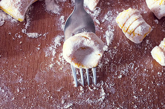 Preparación de gnocchi de calabaza - CreatiVegan.net