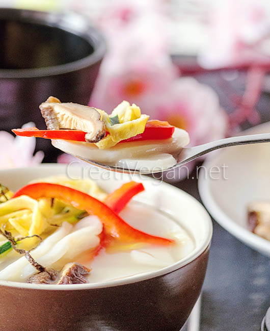 Tteokguk, sopa coreana con pasta de arroz