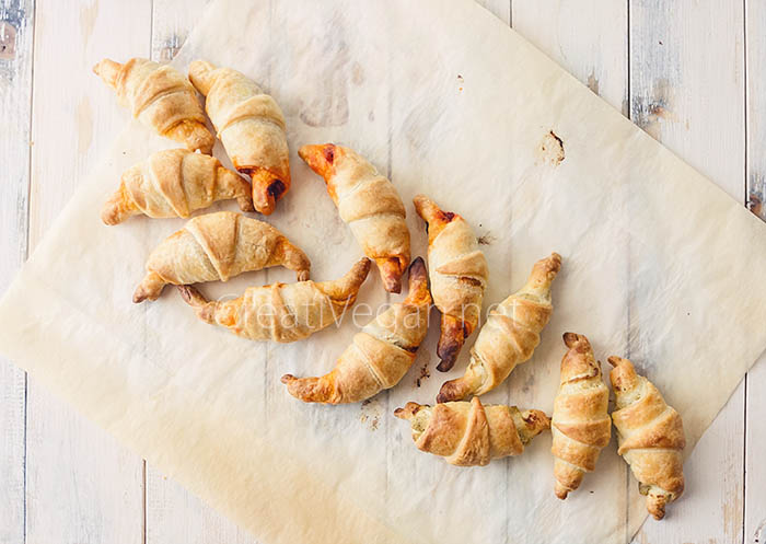 Mini croissants hojaldrados rellenos de patés vegetales - CreatiVegan.net