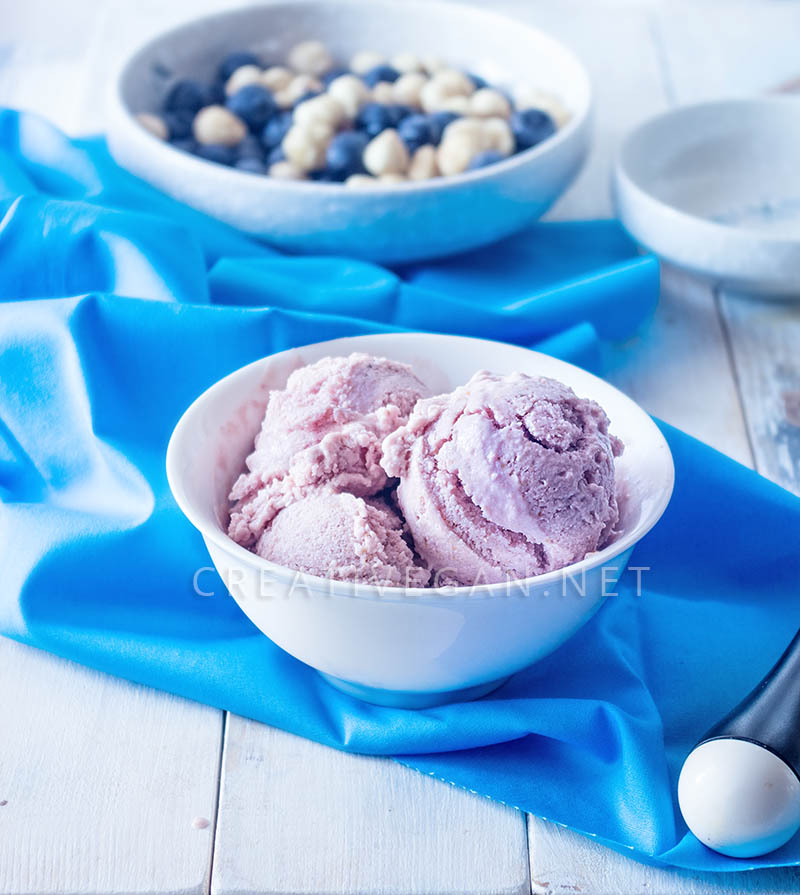 Helado de fresa y coco con mantequilla de cacahuete - CreatiVegan.net