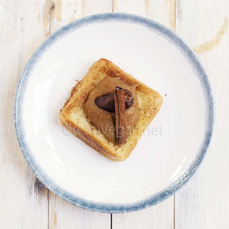 Torrijas al limón y naranja con sirope de dátiles