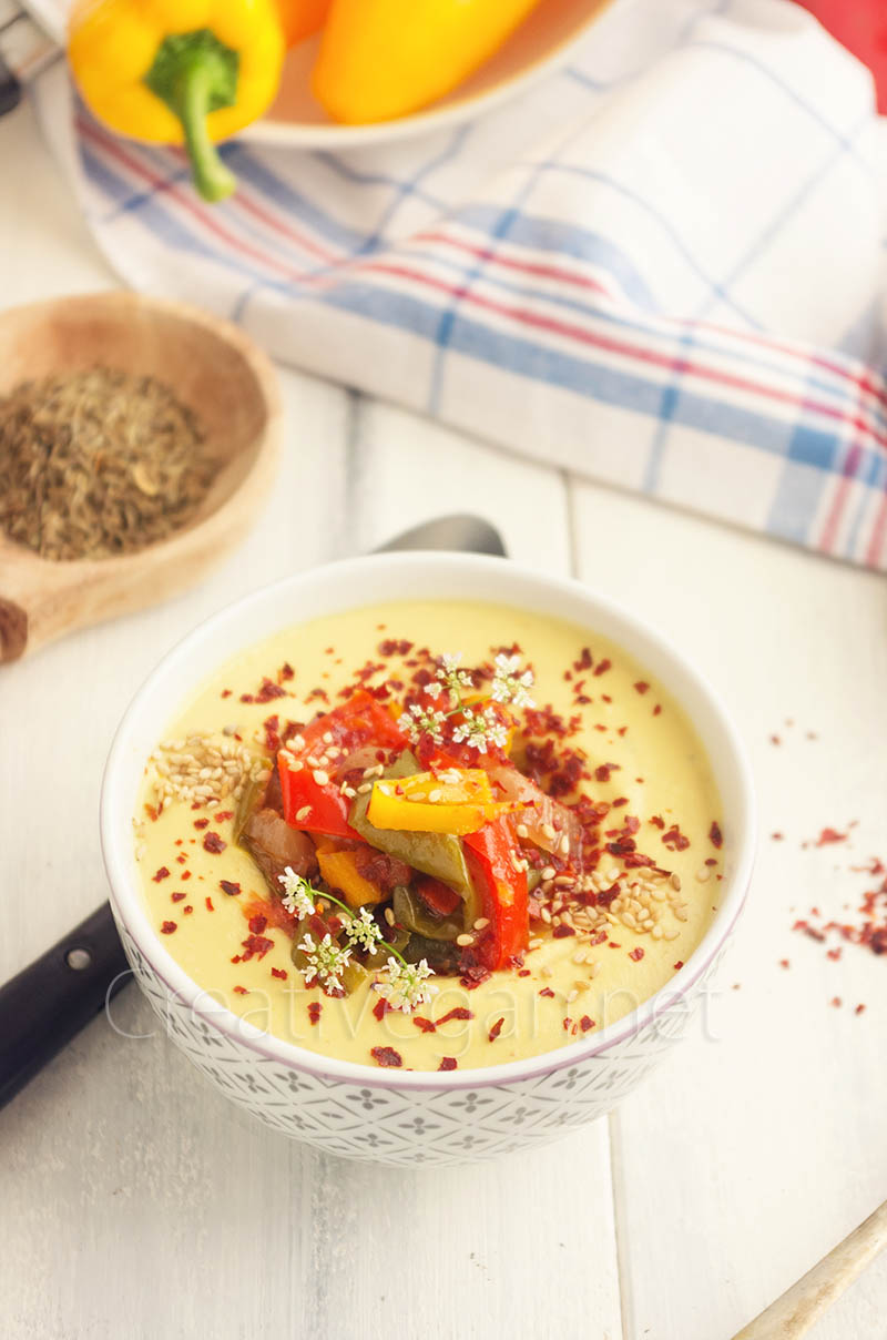 Hummus con pimiento amarillo asado y peperonata